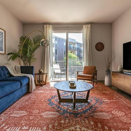 Апартаменти Black Swan - Heart Of Downtown - Midcentury With Patio Грінвілл Екстер'єр фото